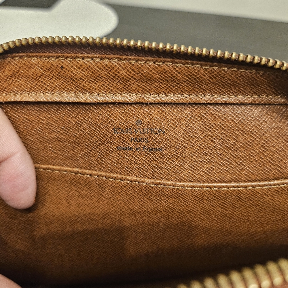 Louis Vuitton Brown Monogram Clutch - Original Strap - Picture 4 of 15